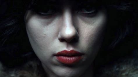 under the skin naked scene|Nude scene from Under The Skin where Scarlett Johansson。